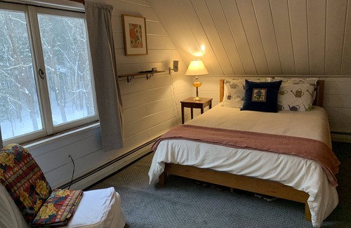 Rockingham Otro | Secluded Farmhouse Getaway near Okemo, Bromley, Sunapee