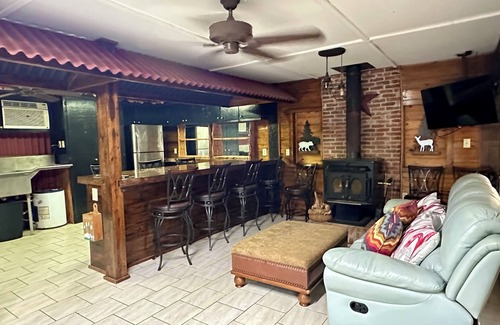 Eutawville Cabina | Secluded Farmstay Pool, Hot Tub & Farm Animals