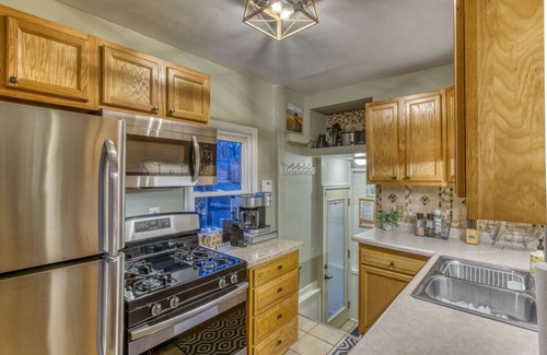 Miller Beach Casa | Aislado, casa de campo cercada con bañera de hidromasaje superior con duna, comodidades modernas, se admiten perros