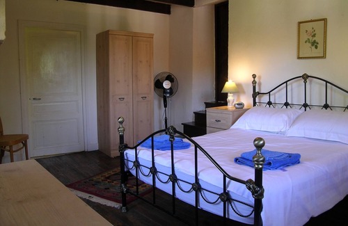 Paussac-et-Saint-Vivien Cabaña | Cabaña aislada con piscina privada en un entorno pintoresco