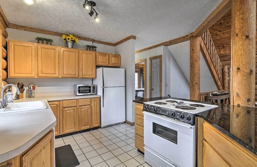 Michaywe Cabina | Secluded Gaylord Cabin w/ Deck, Fire Pit & Grill!