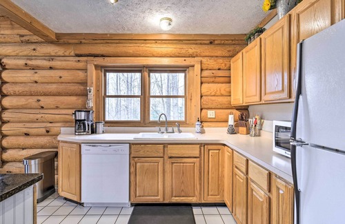 Michaywe Cabina | Secluded Gaylord Cabin w/ Deck, Fire Pit & Grill!