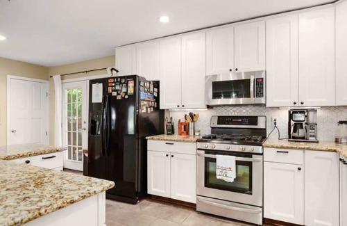 Parker Lane Casa | Secluded Half Acre Gem w/ Pickleball Court