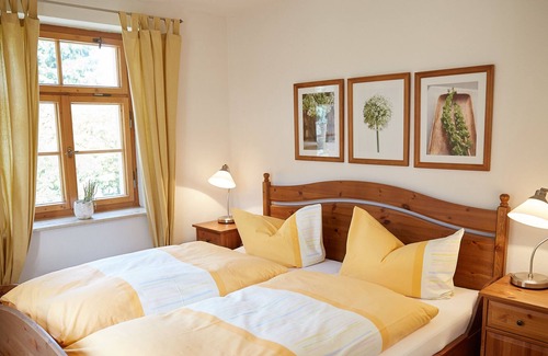 Liebstadt Casa | Casa de vacaciones en un lugar aislado para grupos con piscina, sauna, horno de leña y más ...