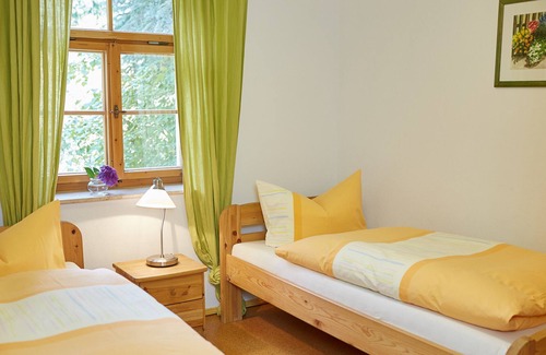 Liebstadt Casa | Casa de vacaciones en un lugar aislado para grupos con piscina, sauna, horno de leña y más ...