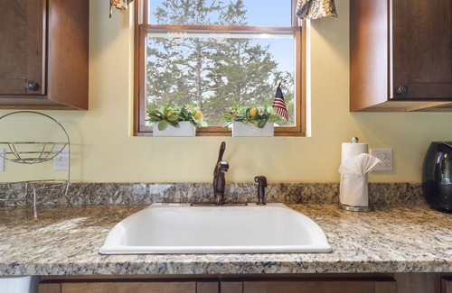 Blue Eye Casa | Secluded Home- Mountain Estate with Stunning Lake Views & Cleared Trail to water!