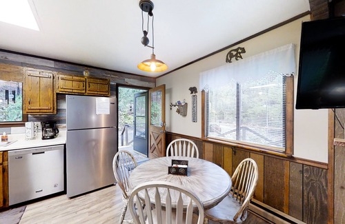 Murphy Casa | Secluded home with deck, firepit, sunroom, gas fireplace, & W/D