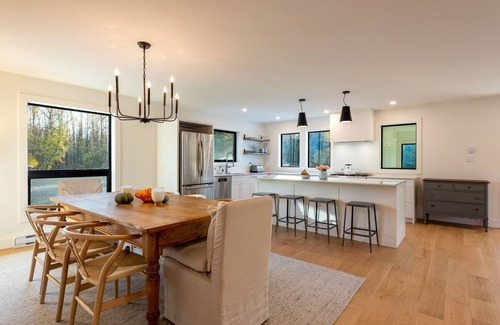 Sea to Sky Highway Casa | Secluded house in Pemberton | Mount Currie Views | Sauna