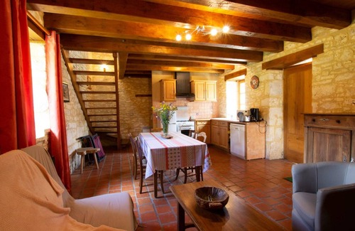 Borreze Cabaña | Escapada Rural en el Corazón del Périgord: Piscina, Naturaleza y Confort