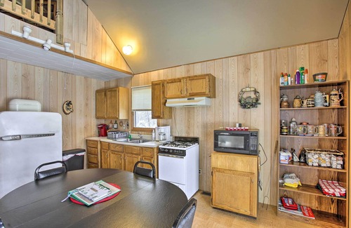 Irons Cabina | Secluded Irons Cabin w/ 5-Acre Yard, Deck, Grill!