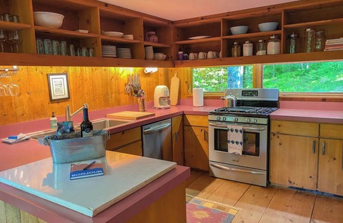 Jackson Cabina | Secluded Jackson Family Escape w/ Views & Deck