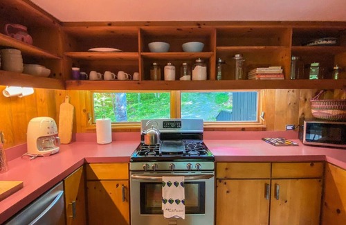 Jackson Cabina | Secluded Jackson Family Escape w/ Views & Deck