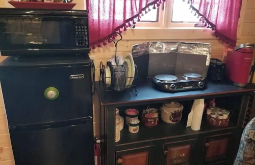 Eveleth Cabaña | Secluded Lake Cottage on Private Veteran Homestead