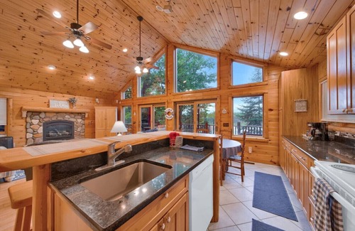 Hawks Casa | Secluded Lakefront Homes! Sleeps12 w/amazing views