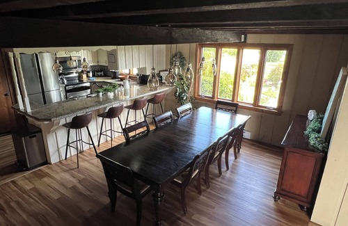 Grass Lake Chalet De Esquí | Secluded Lakefront Chalet