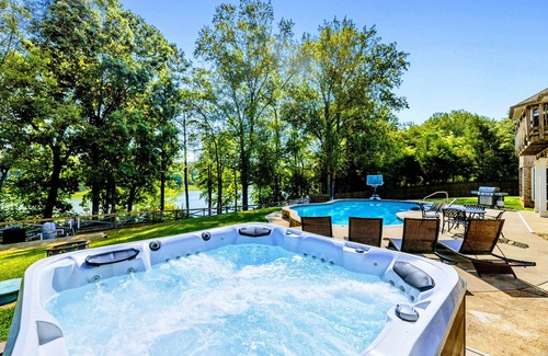 Sunrise Bay Casa | Secluded Lakefront | Private Pool | Dock | Hot Tub