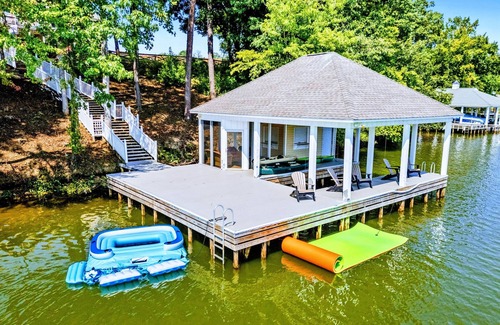 Sunrise Bay Casa | Secluded Lakefront | Private Pool | Dock | Hot Tub