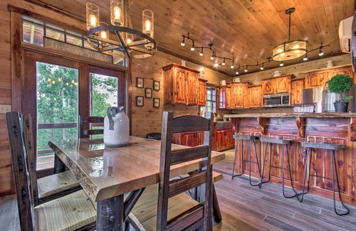 Elizabeth Cabina | Secluded Log Cabin with Decks, Views & Lake Access