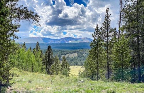 Alma Casa | Secluded Log Cabin with Views & Hot Tub, Foosball, Wood Stove - Heavenly Homestead