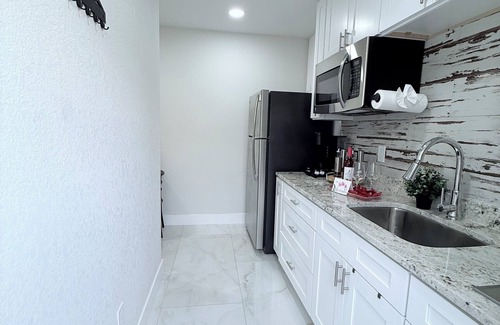 Citrus Park Casa | Secluded Lovers’ Escape – Cozy Apartment with Jacuzzi Under the Stars"