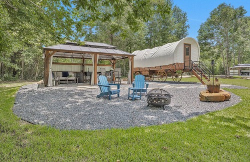 Montgomery Casa | Secluded Luxury Wagon | Pond King Bed Patio