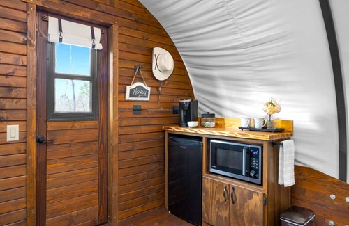 Montgomery Cabina | Secluded Luxury Wagon | Pond King Bed Patio