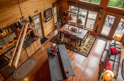 Watertown Cabina | Cabaña aislada con bañera de hidromasaje y porche a 45 minutos del Nashville