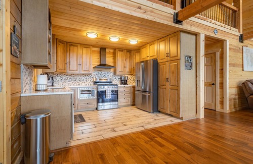 Hasty Cabina | Secluded mountaintop cabin, 40 acres, views of Buffalo River below & wildlife