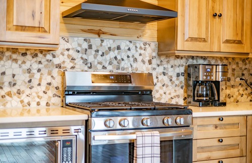 Hasty Cabina | Secluded mountaintop cabin, 40 acres, views of Buffalo River below & wildlife