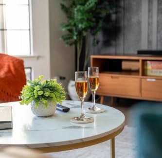 Oakhurst Villa | Secluded Mtn Top Family Haven with Spa, Views & Arcade