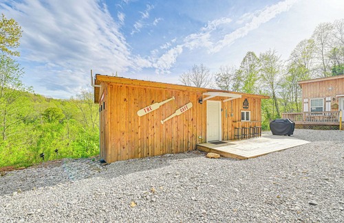 Livingston Cabina | Secluded on 10 Acres: Livingston Getaway w/ Sauna!