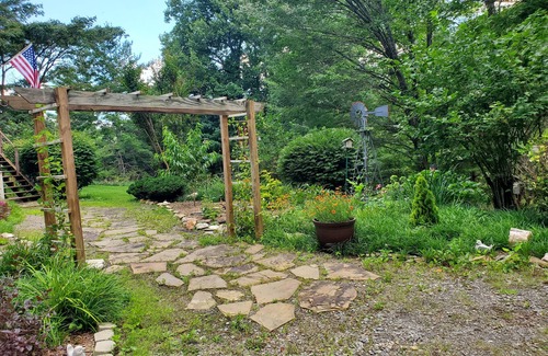 Waynesville Apartamento | Secluded, peaceful property with waterfall feature and mountain views.