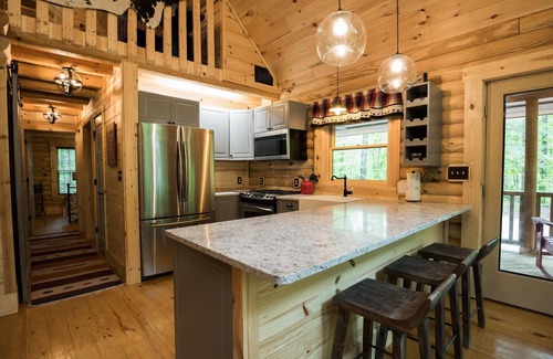 Morgantown Cabina | Secluded, pet-friendly, new log cabin.