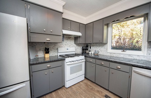 Cowpens Casa | Secluded Pond Retreat - Wooded, Cozy, Quiet