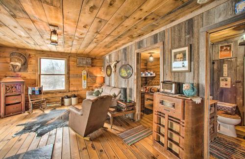 Putnam County Casa | Secluded Powersville Cabin 25 Mi to Lake Paho!
