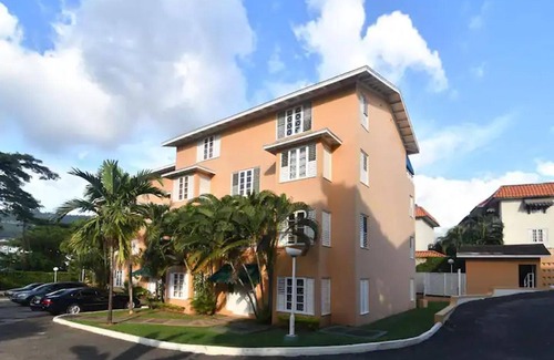 Saint Andrew Apartamento | Secluded Ravinia Gem in Kingston 6
