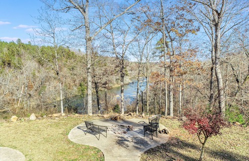 Comer Alquiler De RV | Secluded River-overlook campsite