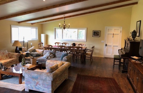 Geyserville Otro | Wine Country Home en 5 hectáreas junto al río de Rusia
