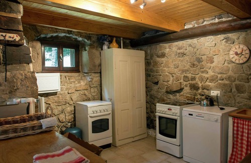 Saint-Pierre-sur-Doux Villa | Retiro en una apartada villa de piedra