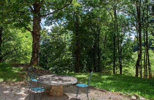 Saint-Pierre-sur-Doux Villa | Retiro en una apartada villa de piedra