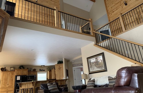 Lava Hot Springs Casa | Espaciosa casa de gama alta a 5 minutos de los baños termales de lava