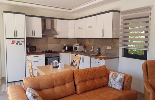 Uzumlu Villa | Villa aislada con piscina interior y exterior propia y vistas a la montaña.