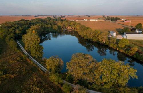 Penfield Chalet De Esquí | Secluded Waterfront A-Frame Cabin w/Pvt Lake