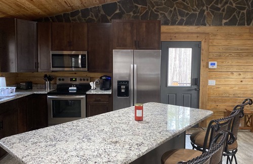 Henderson Cabina | Secluded Waterfront Cabin Retreat