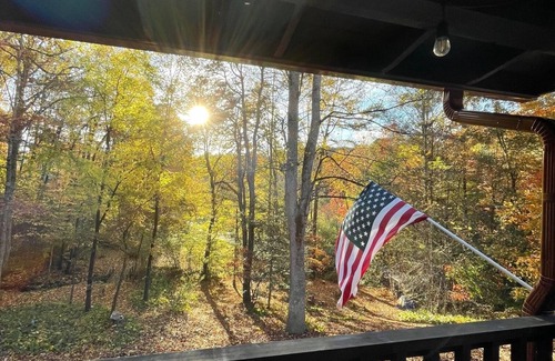 Cherokee Cabina | Secluded wilderness cabin retreat in Bryson City- Dog friendly! WiFi A/C