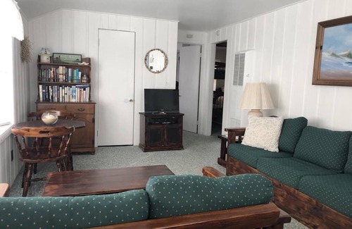 Beach Haven Gardens Apartamento | Second Floor Condo Just Steps to the Beach!