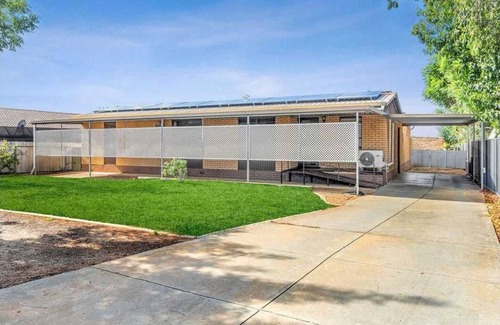 Bookpurnong Casa | Second Street - Loxton Accommodation Stylish 3 bedroom home