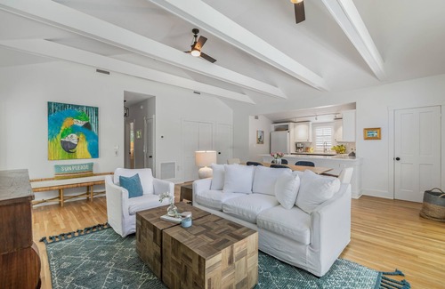 The Meadows Casa | SECOND WIND ~ Charming 2 Bedroom, 2 Bathroom Home w/ Pool!