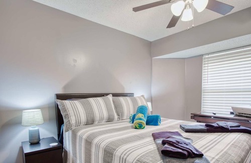 Arlington Casa | ~Secret Oasis Sleeps 8 Heated Pool & Spa~