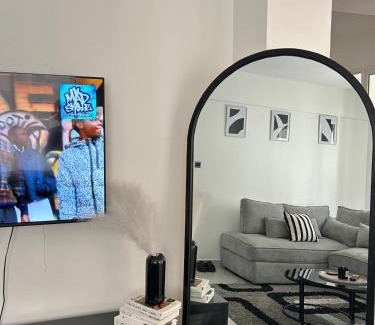 Nairobi Apartamento | Secret Serenity - Modern, Stylish & Comfy 2 Bedroom Apartment With Workspace, Secure Parking, CCTV, Swimming Pool, Gym, And City Views in Nairobi